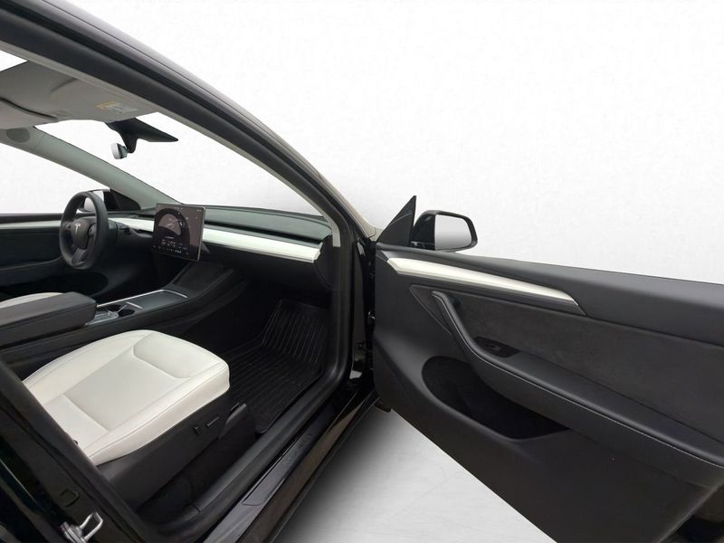 Tesla Model Y bild 27