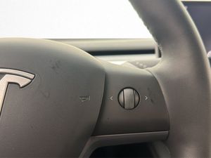 Tesla Model Y bild 17