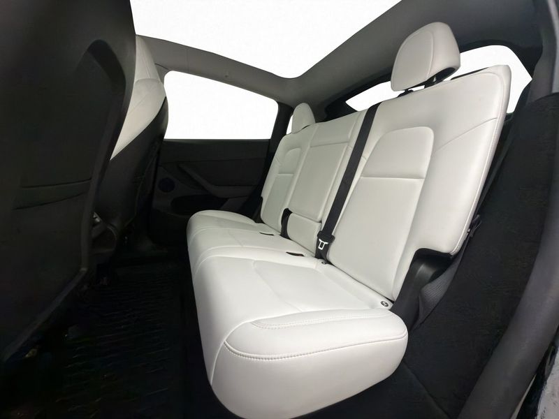 Tesla Model Y bild 28
