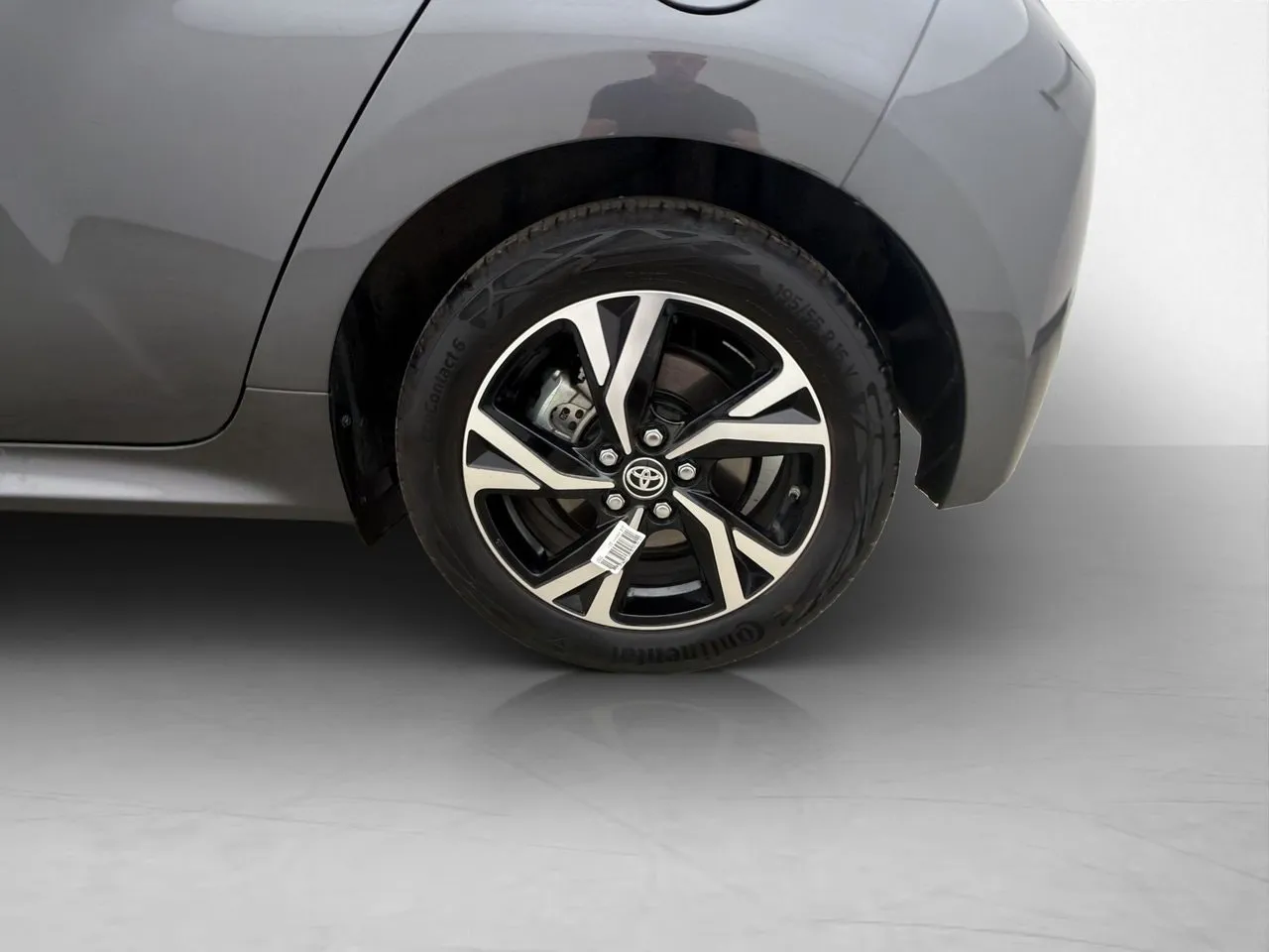 Vehicle image 30