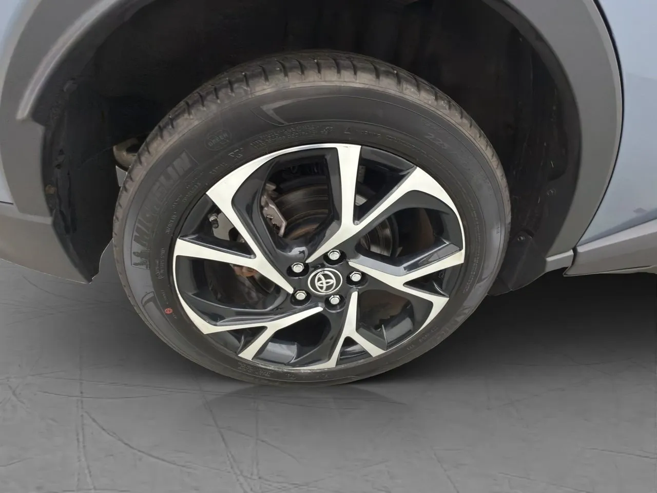 Vehicle image 32