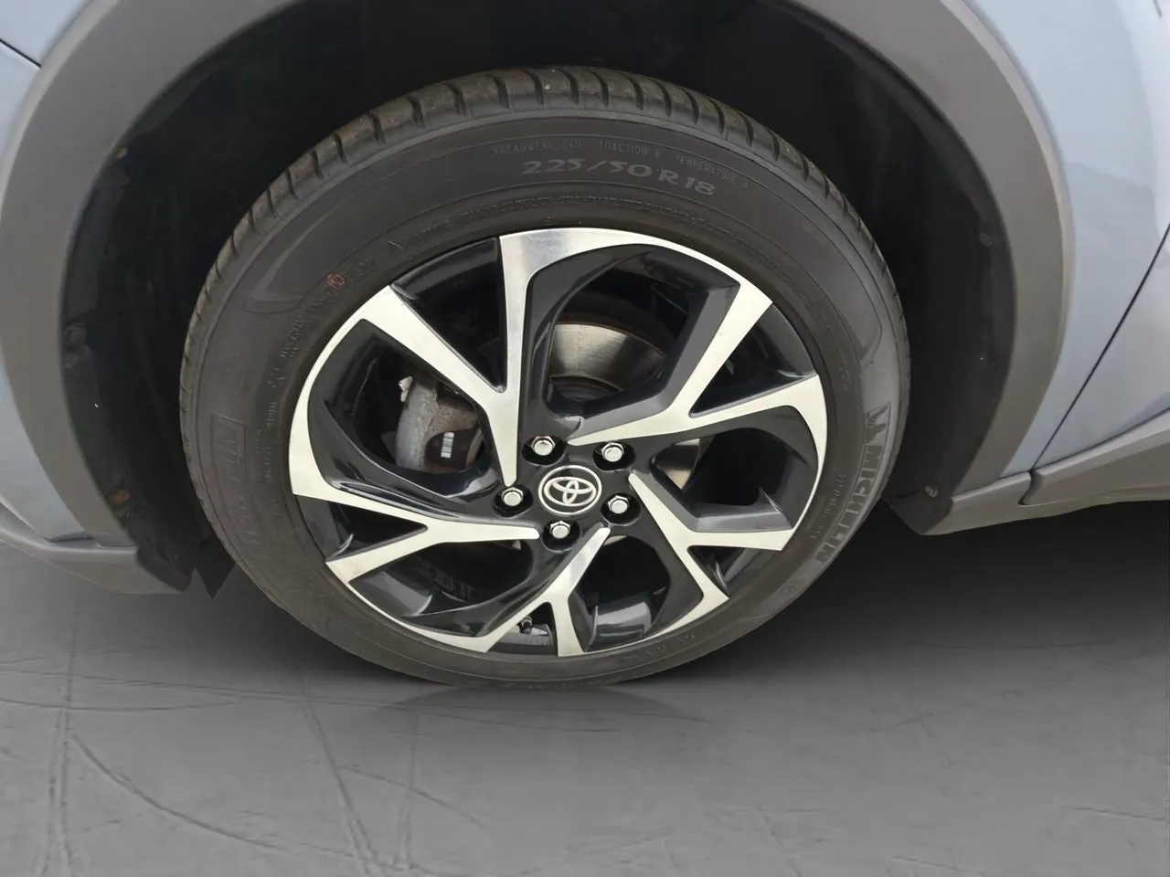 Vehicle image 33