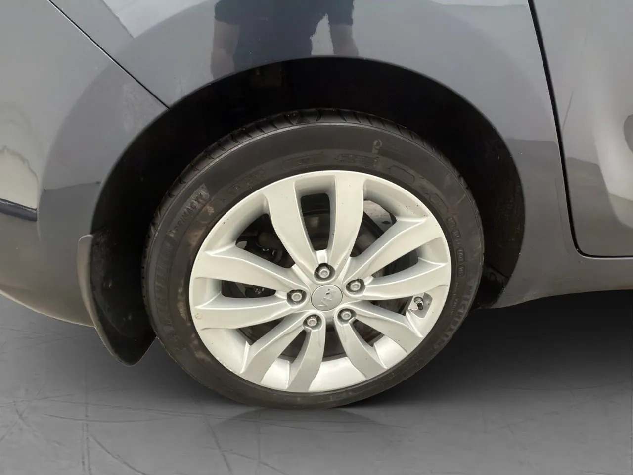 Vehicle image 30