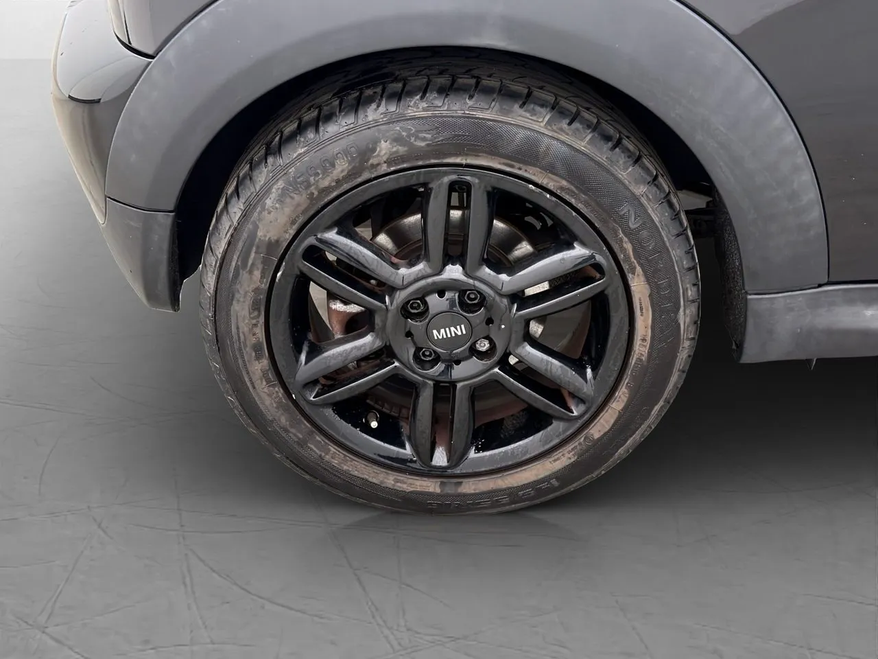 Vehicle image 25