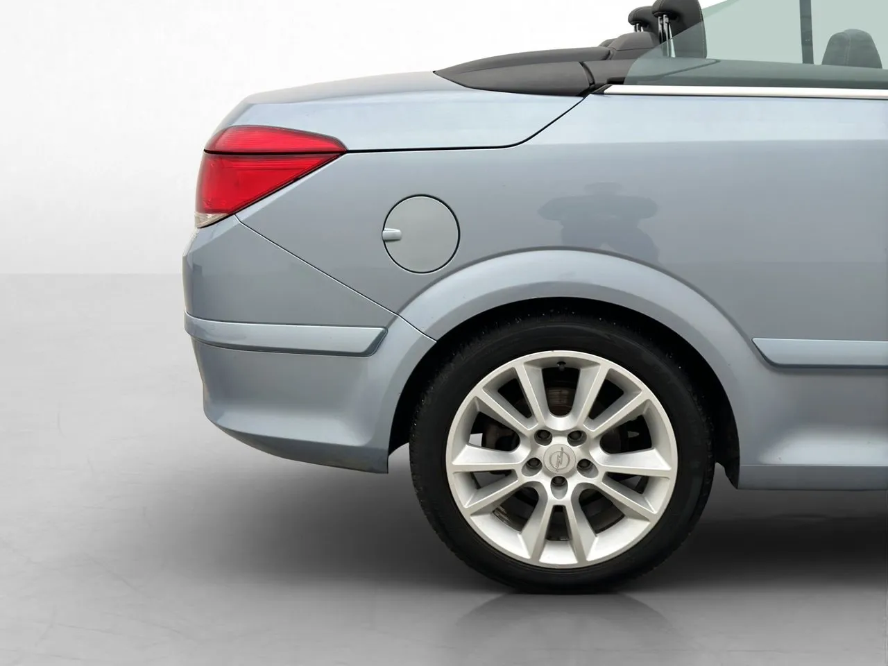 Vehicle image 18