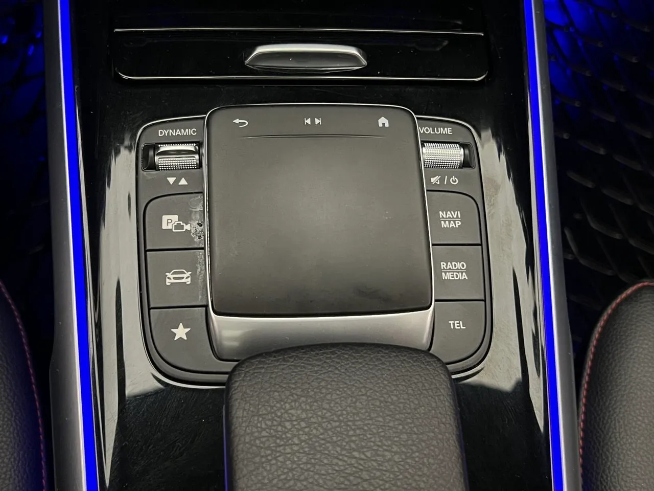 Vehicle image 27