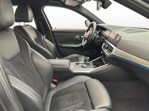 BMW 330 bild 18