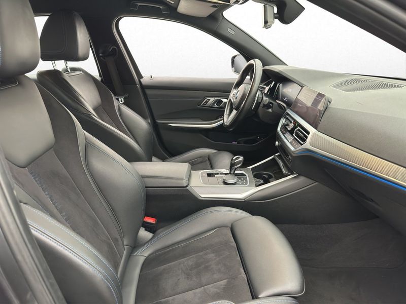 BMW 330 bild 18
