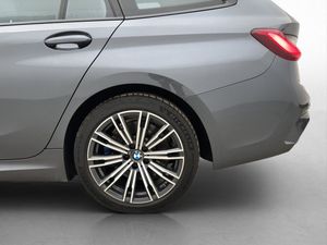 BMW 330 bild 25