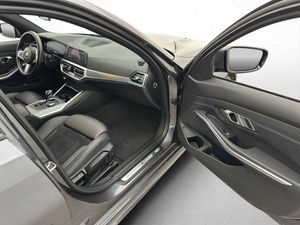 BMW 330 bild 19