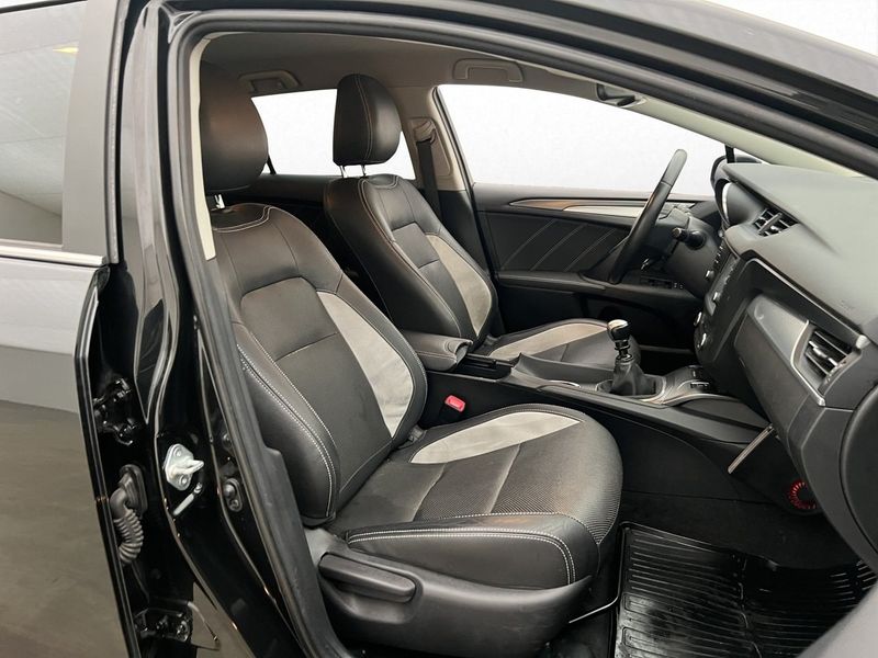 Toyota Avensis bild 20
