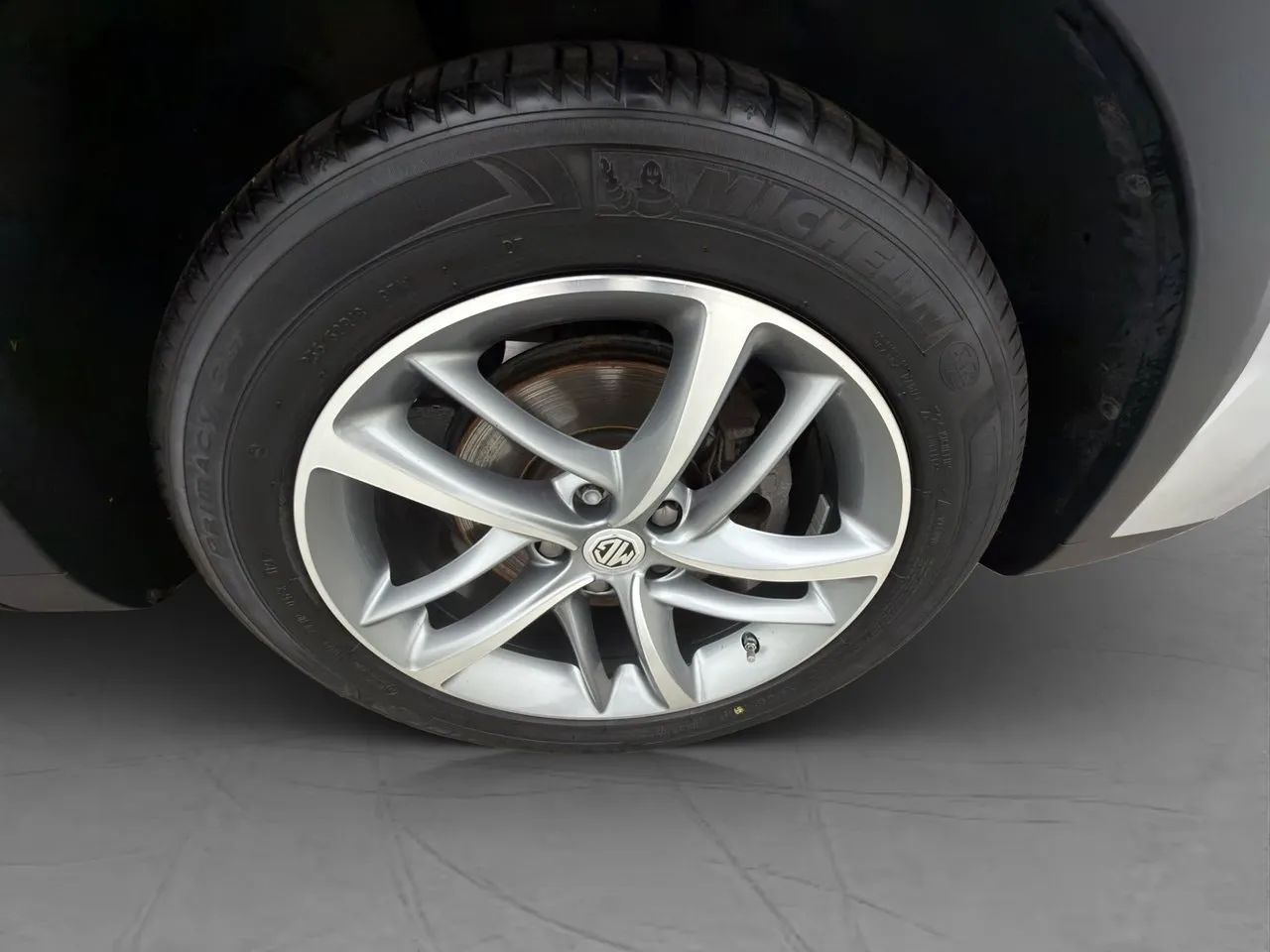 Vehicle image 35
