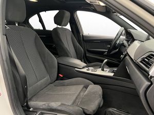 BMW 330 bild 24