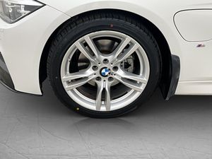 BMW 330 bild 28