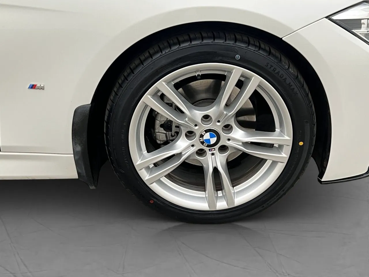 Vehicle image 30