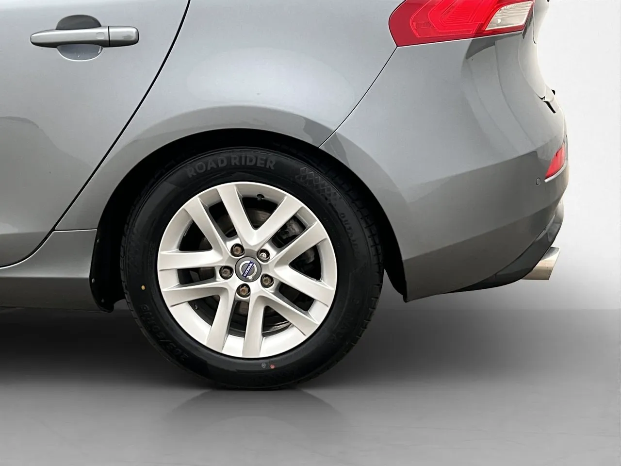 Vehicle image 30
