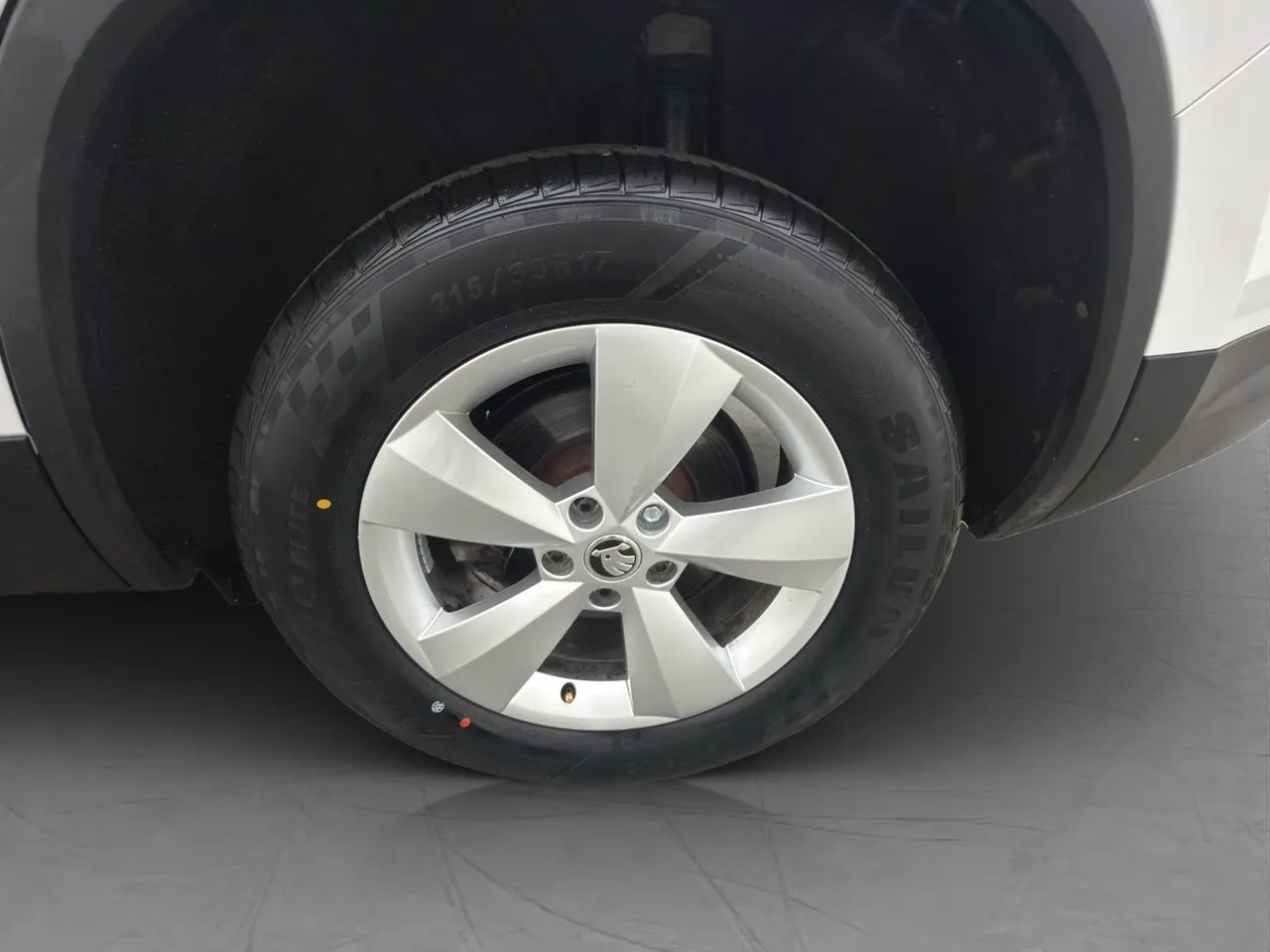Vehicle image 32