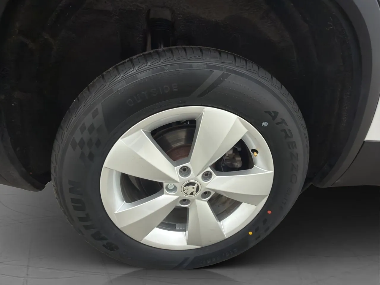 Vehicle image 33