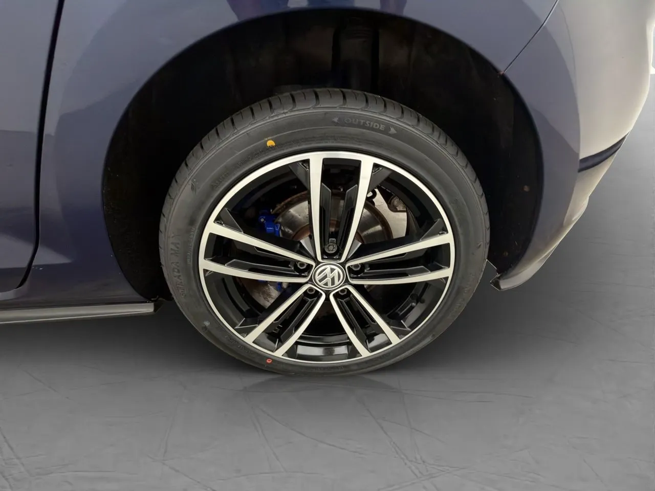 Vehicle image 27