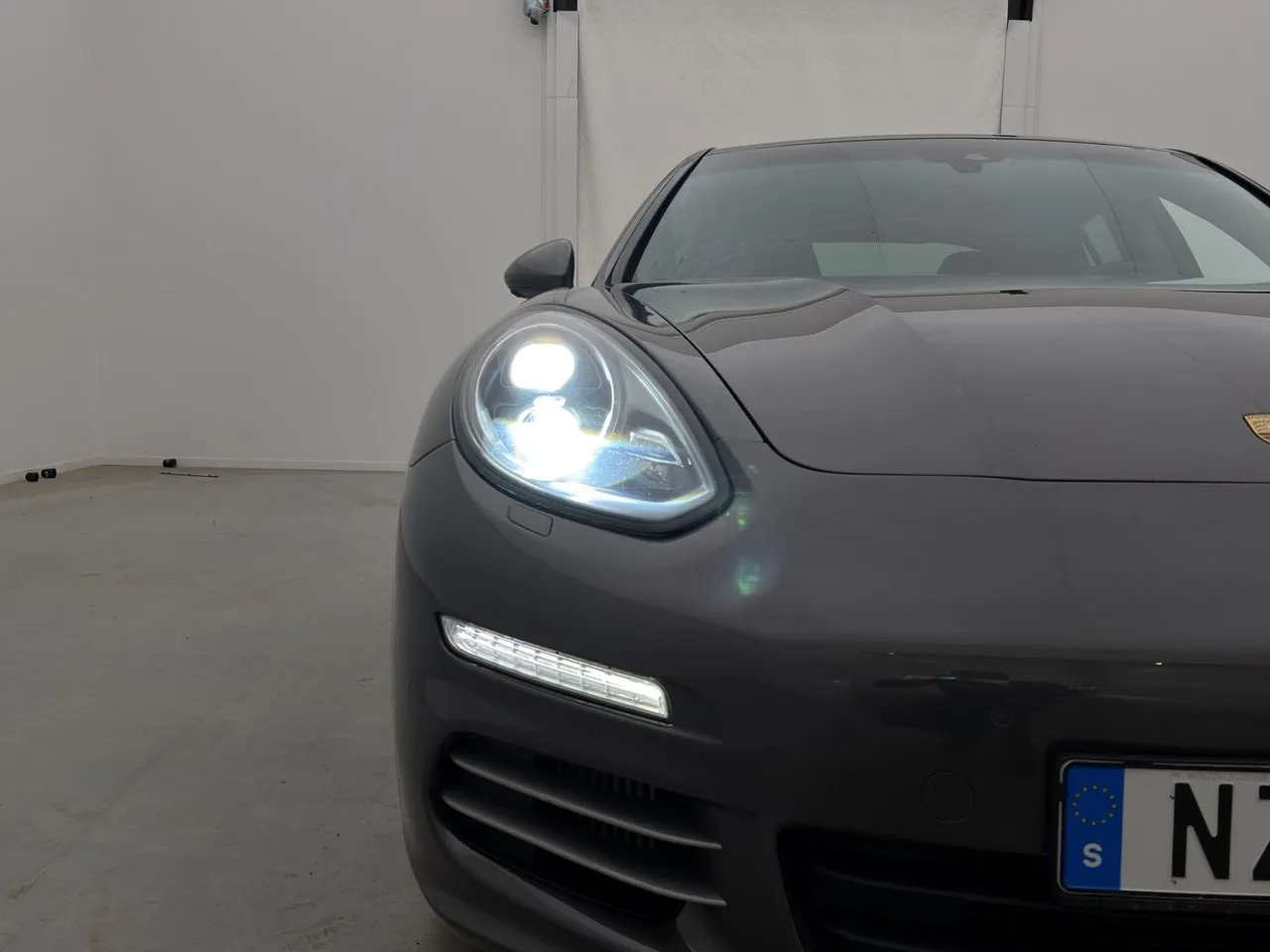 Vehicle image 32