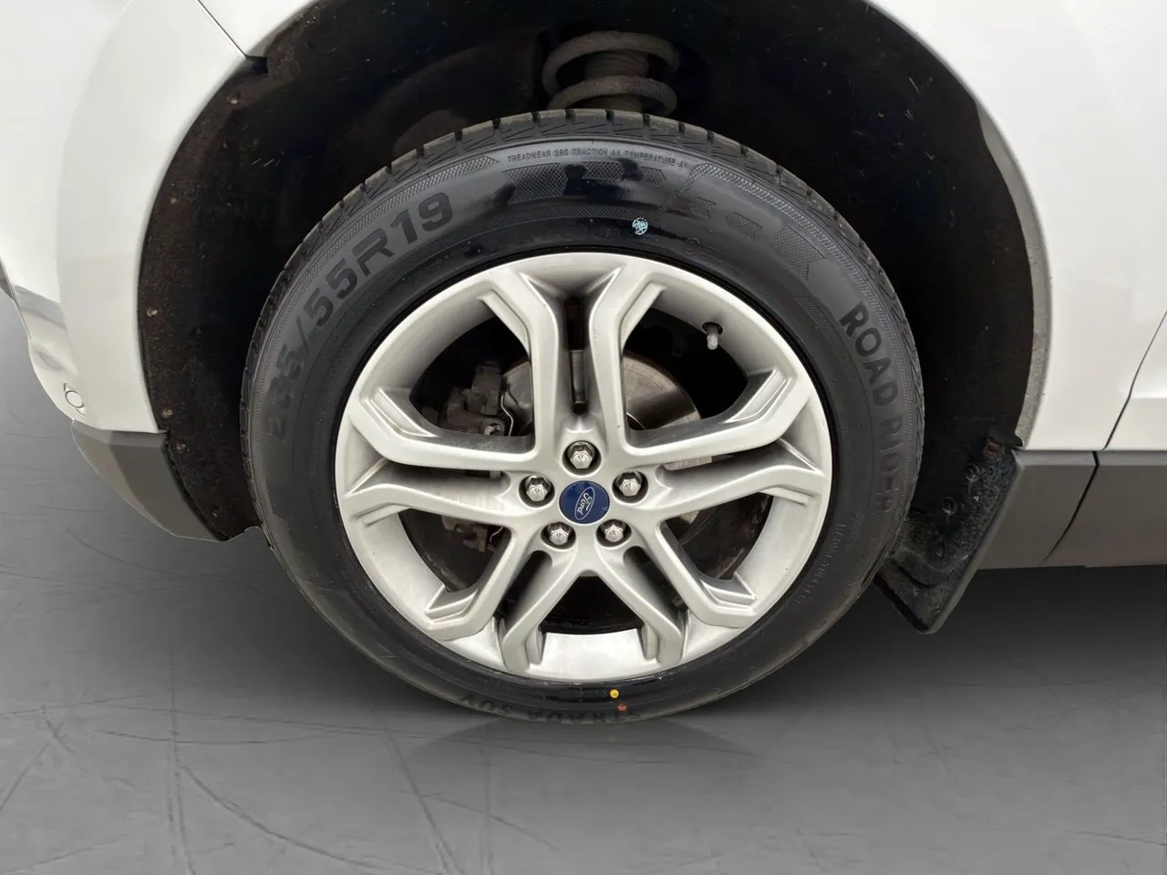 Vehicle image 32