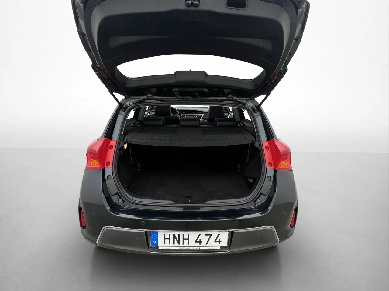 Vehicle image 15