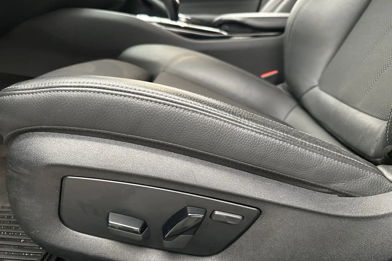 Vehicle image 22