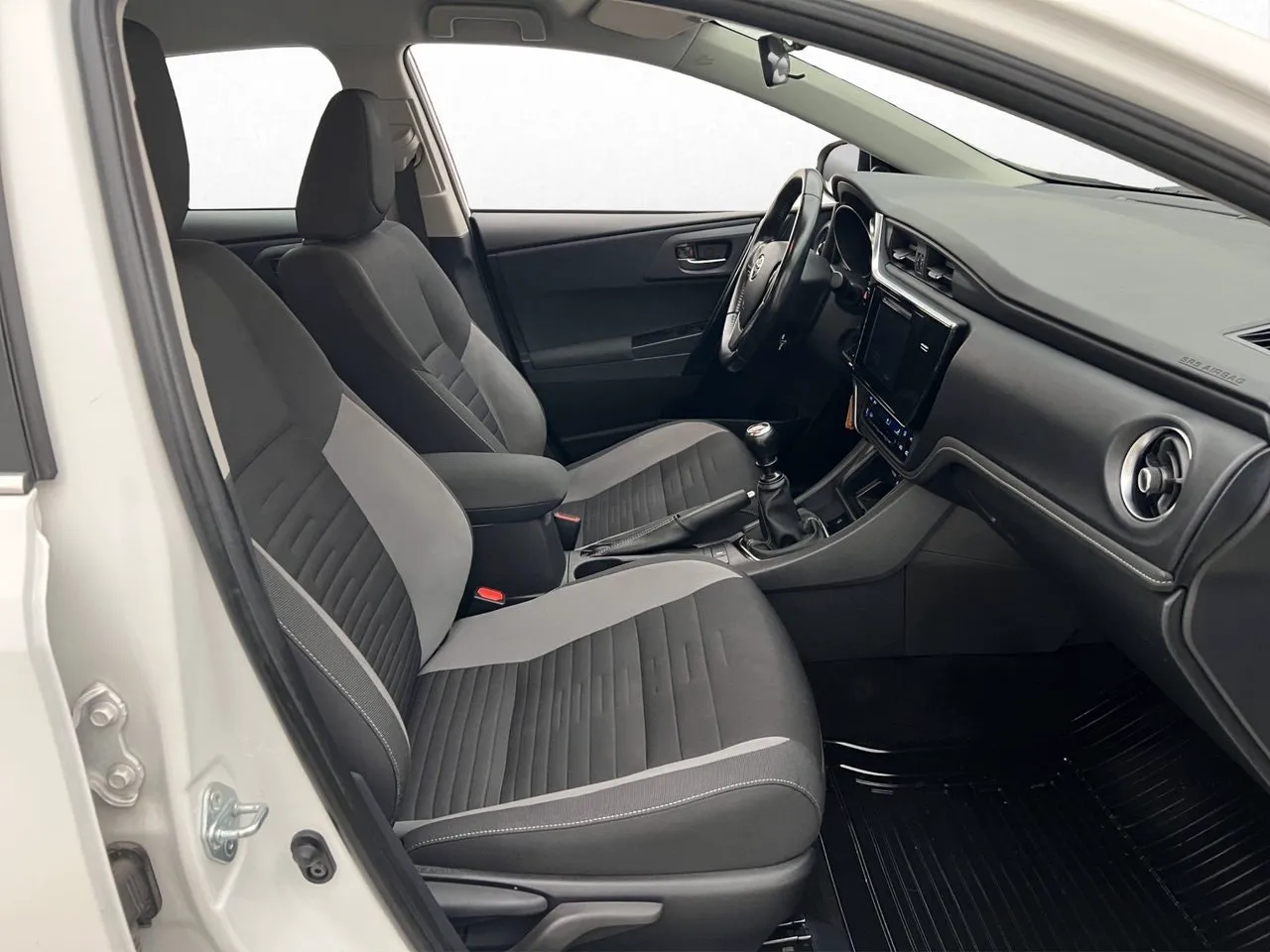 Vehicle image 18