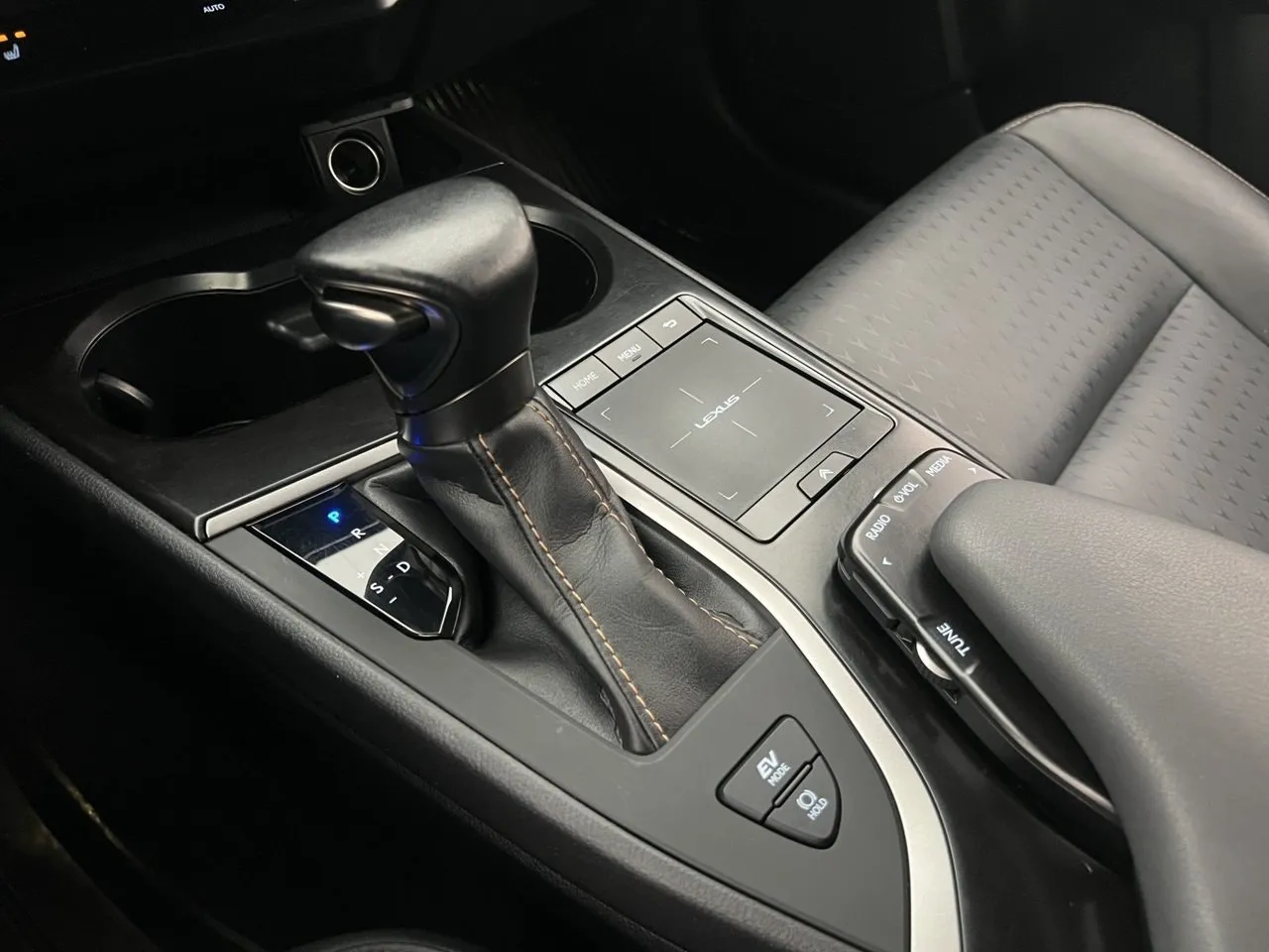 Vehicle image 19