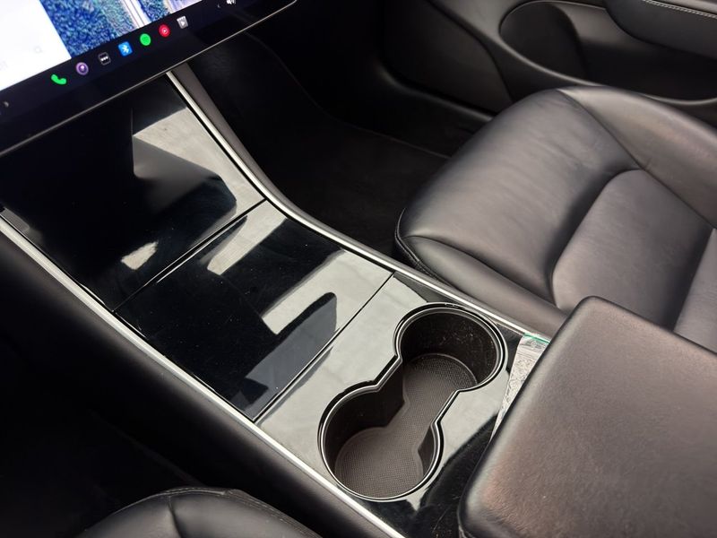 Tesla Model 3 bild 18