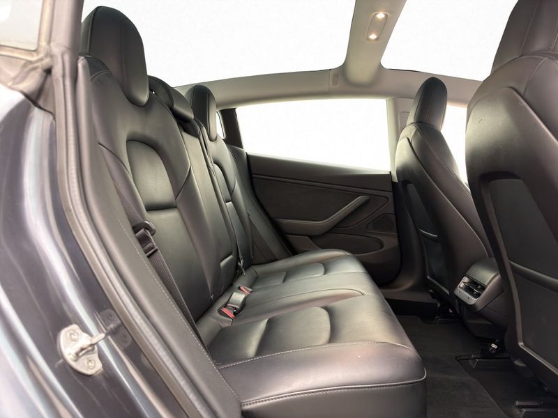 Tesla Model 3 bild 21