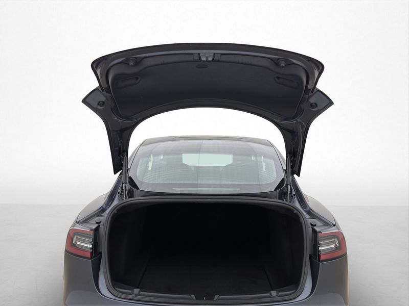 Tesla Model 3 bild 8