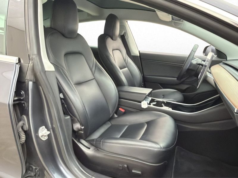 Tesla Model 3 bild 20