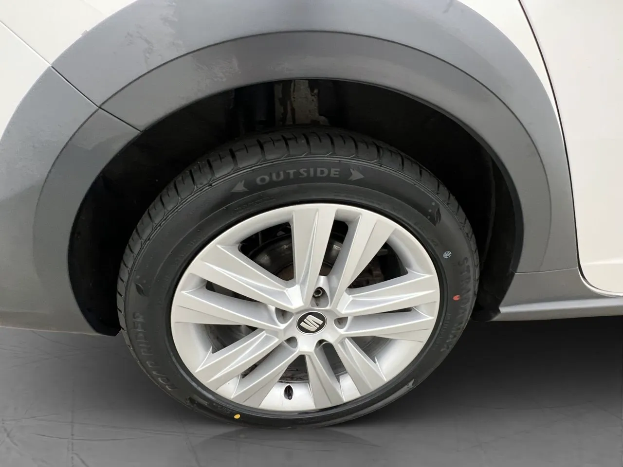 Vehicle image 30