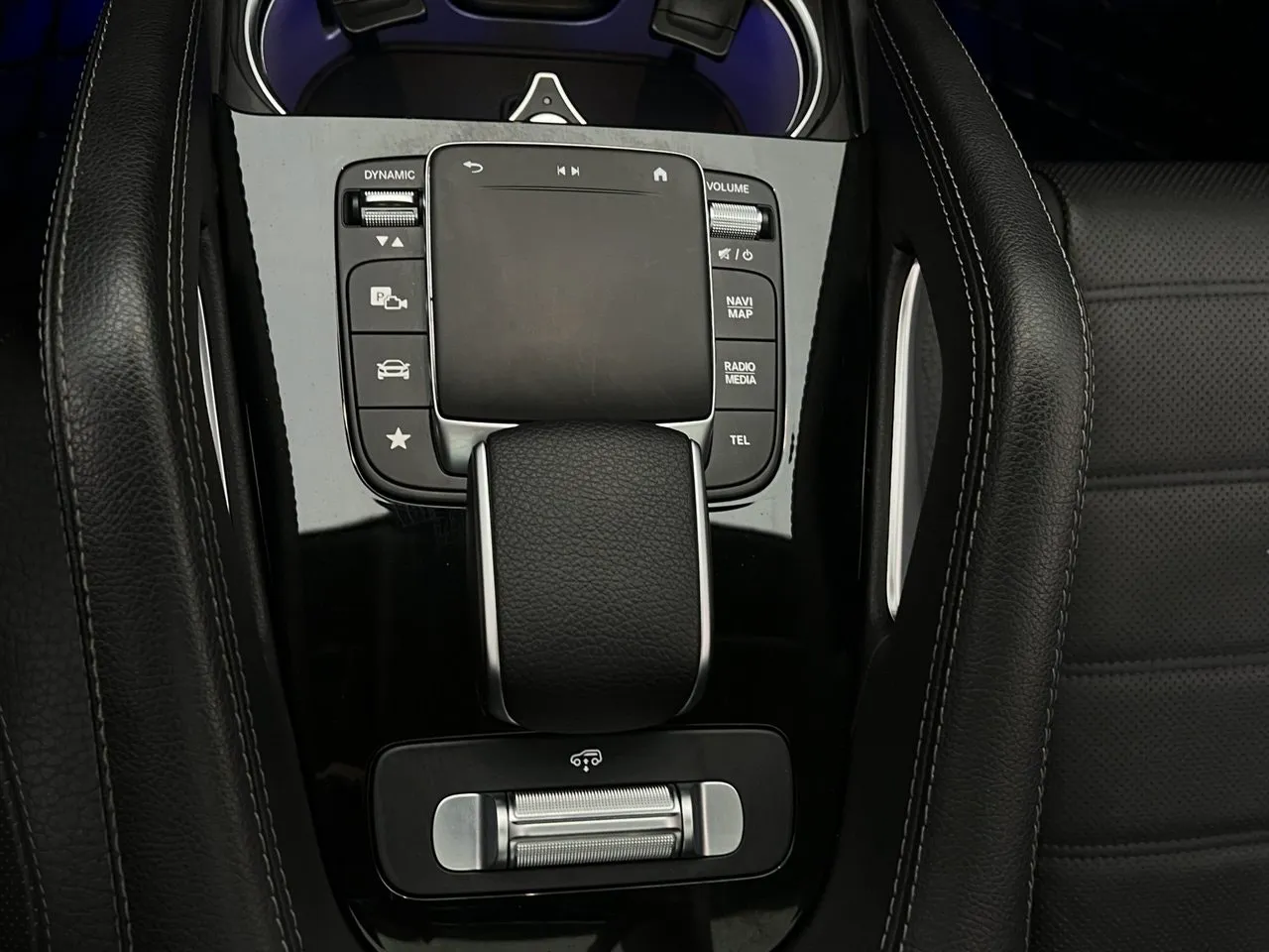 Vehicle image 32