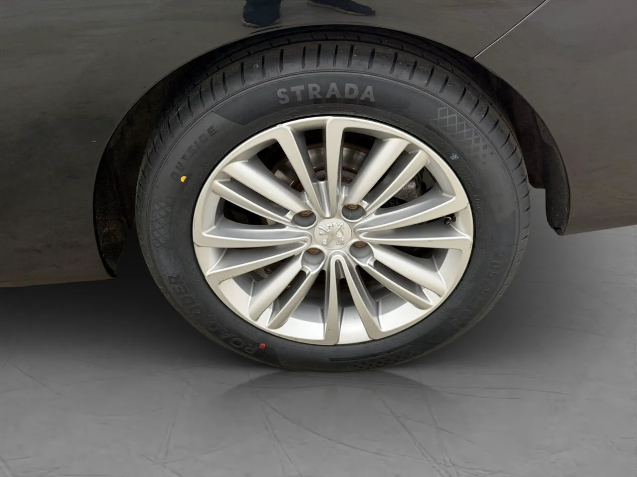 Vehicle image 25