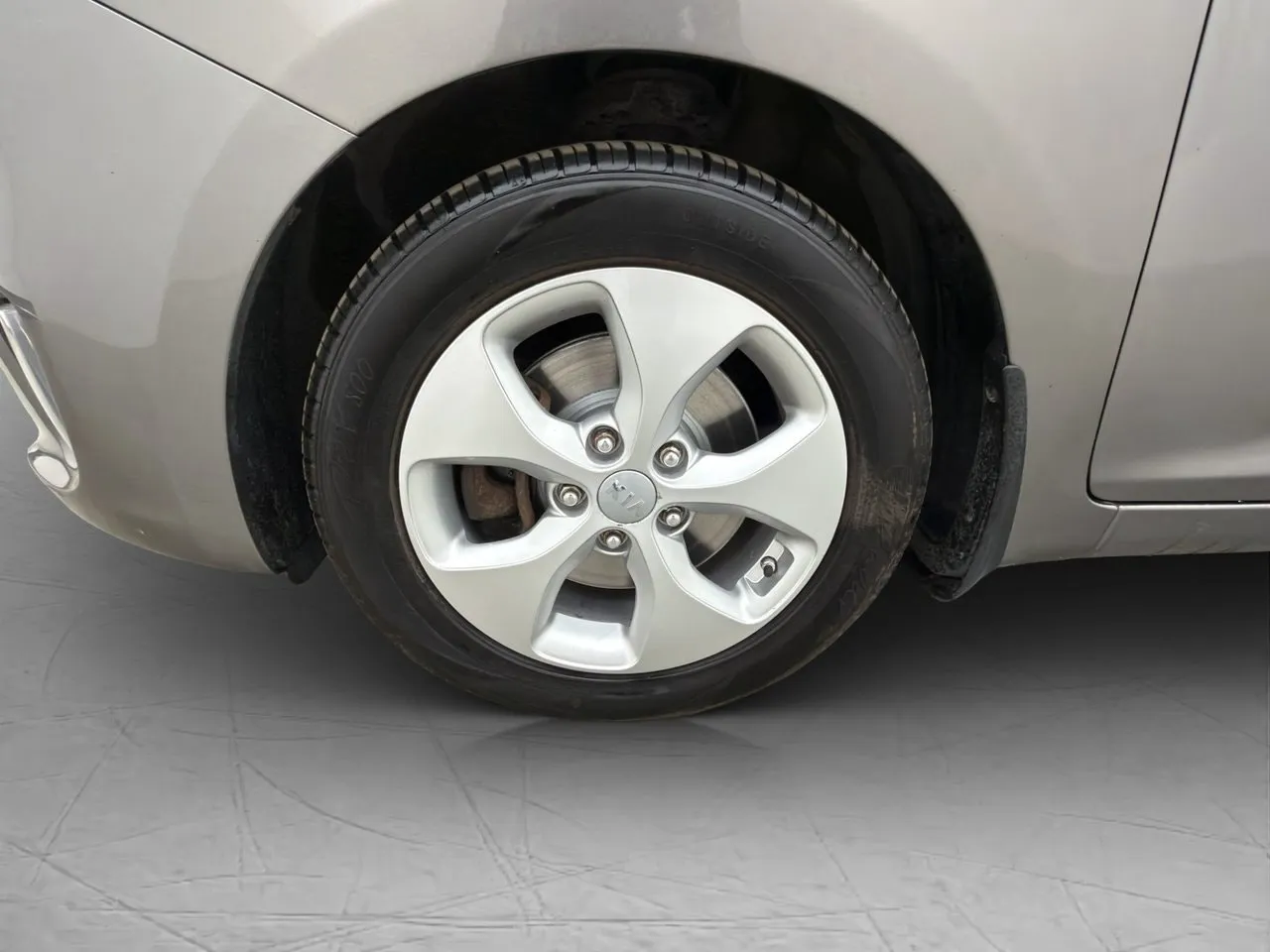 Vehicle image 25
