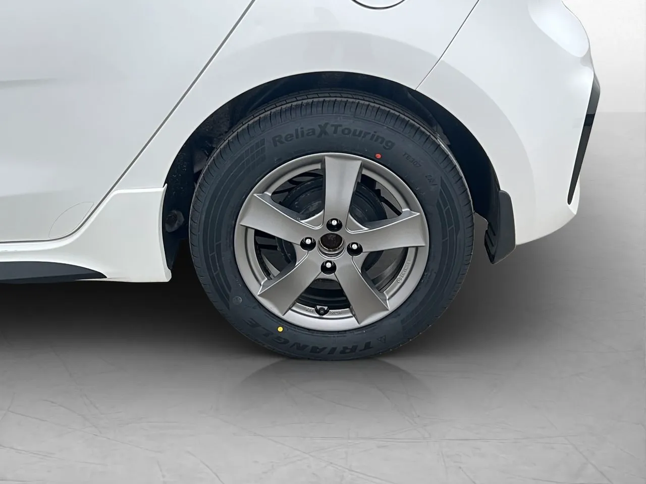 Vehicle image 25