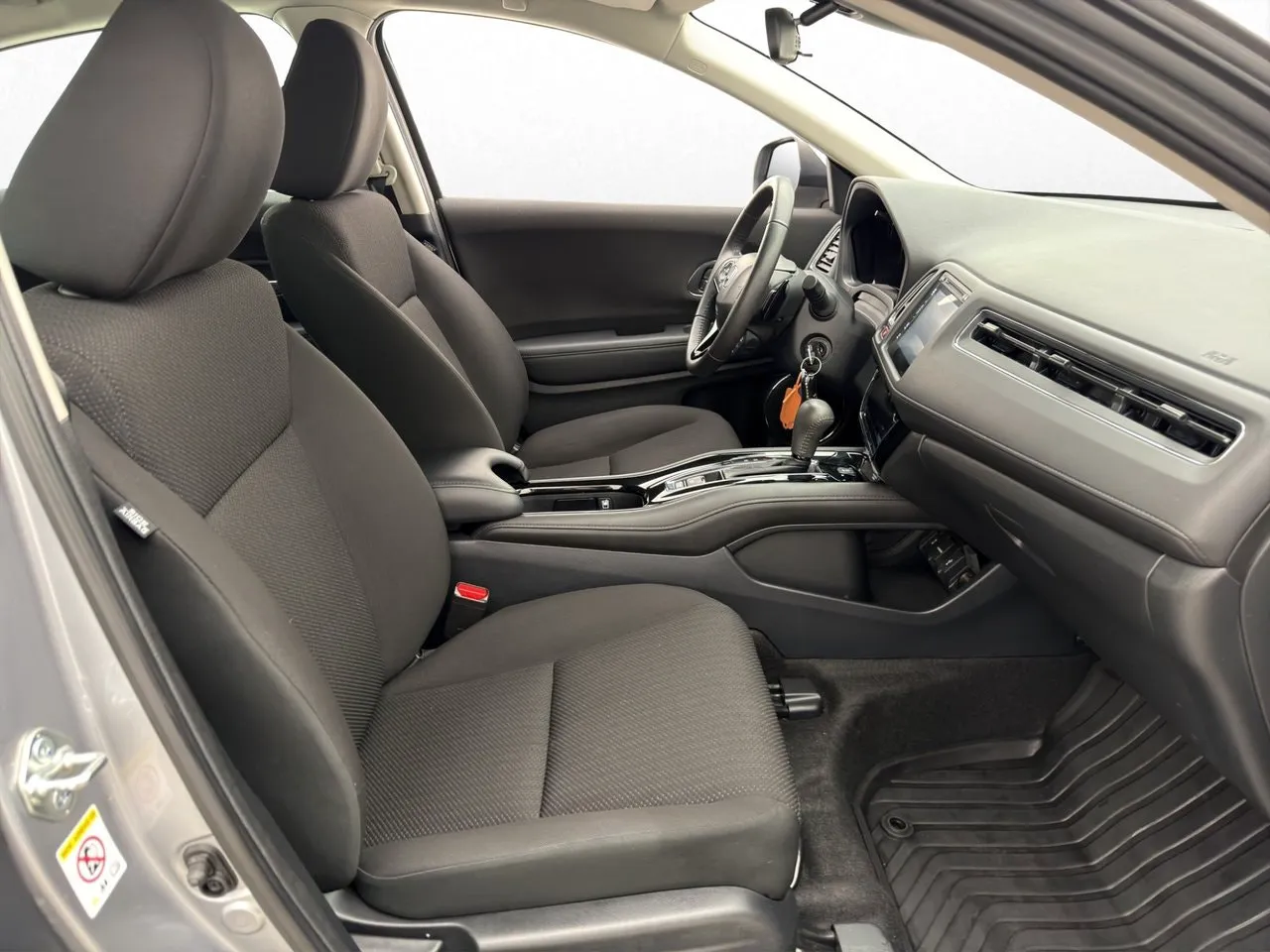 Vehicle image 15