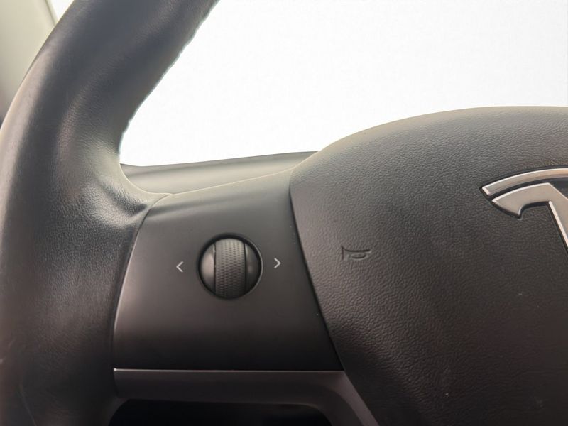 Tesla Model 3 bild 15