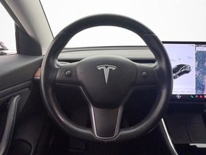 Tesla Model 3 bild 14