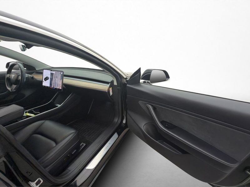 Tesla Model 3 bild 26