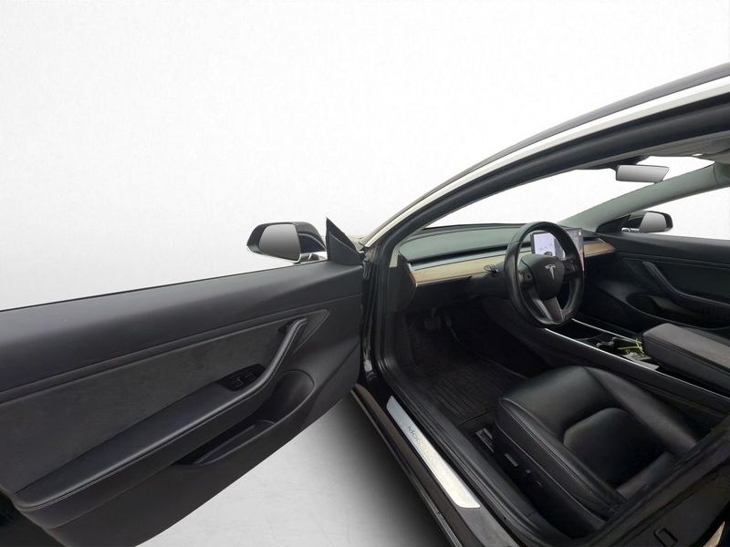 Tesla Model 3 bild 10