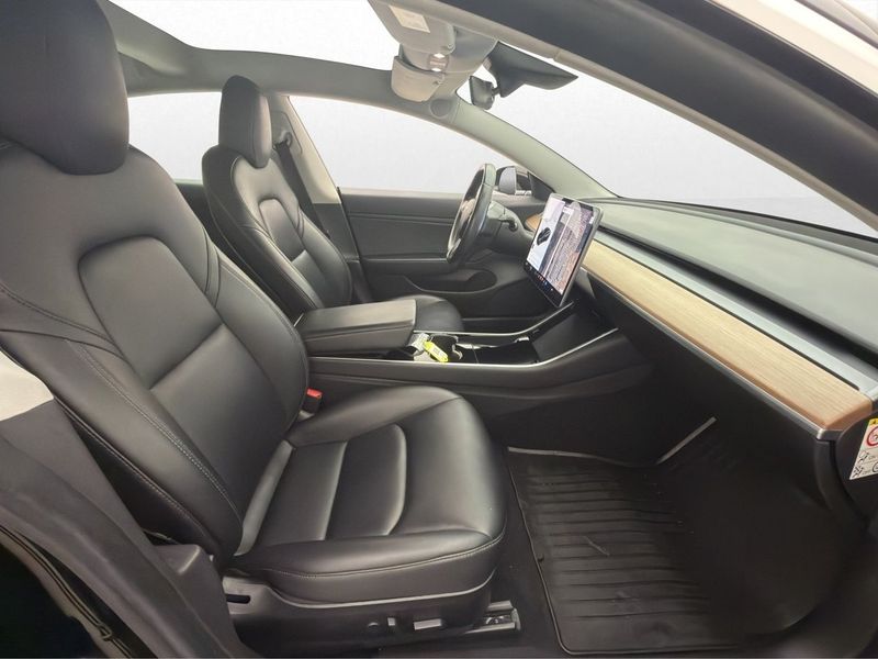 Tesla Model 3 bild 25