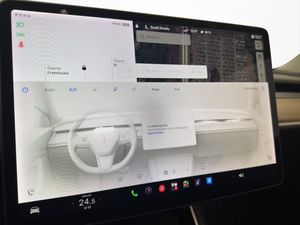 Tesla Model 3 bild 21