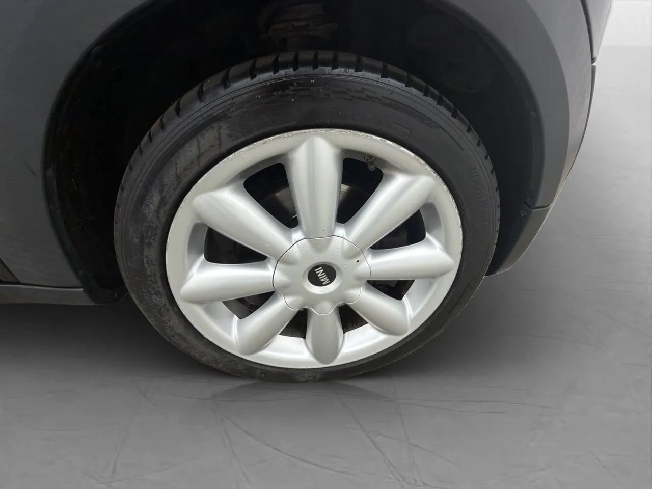 Vehicle image 33