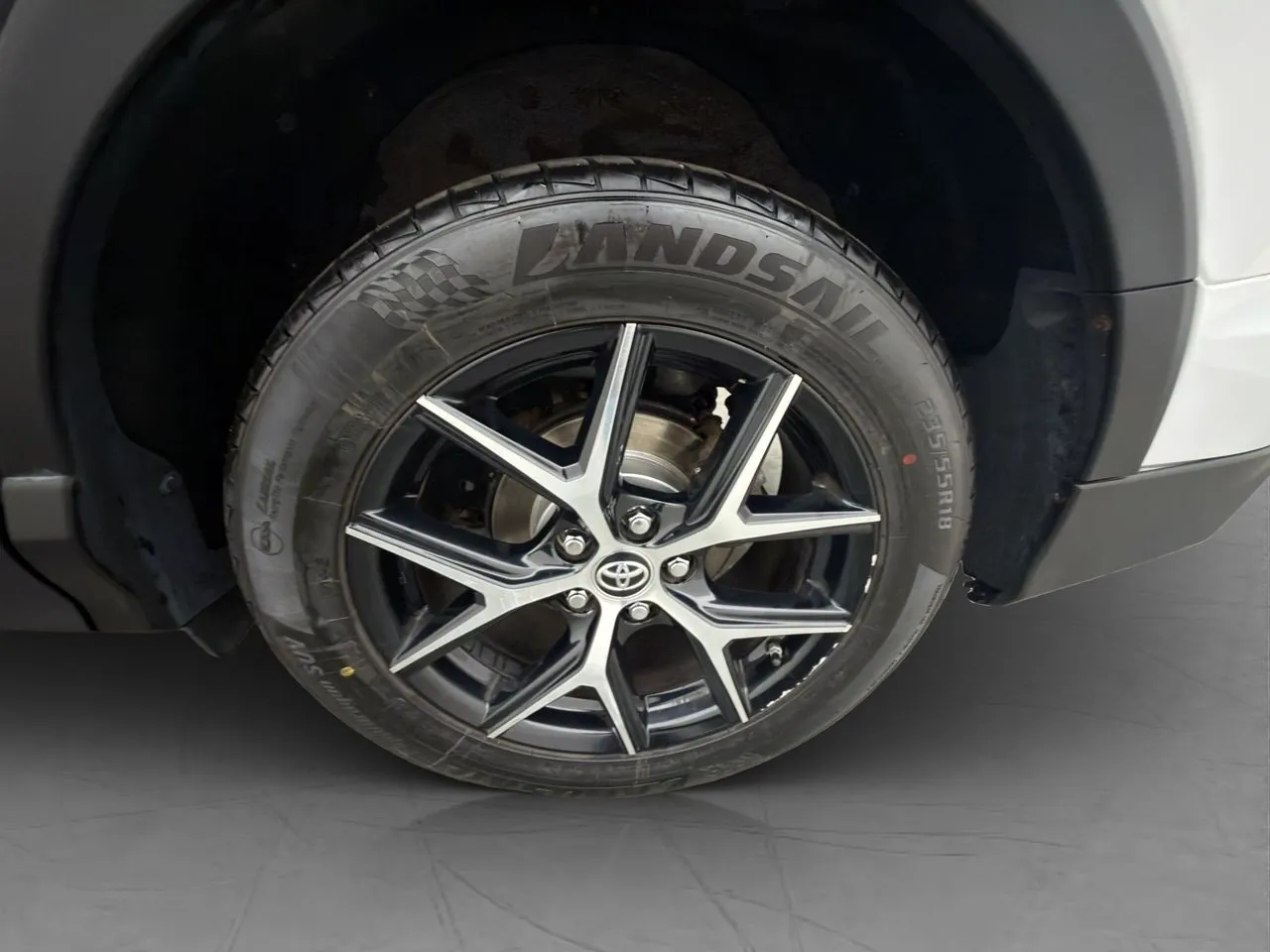 Vehicle image 32