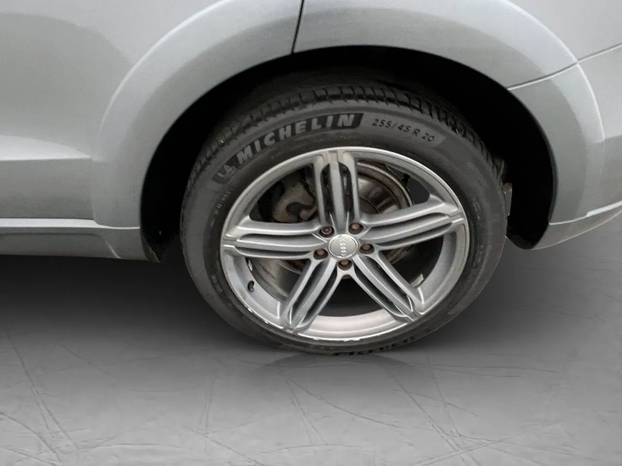 Vehicle image 30