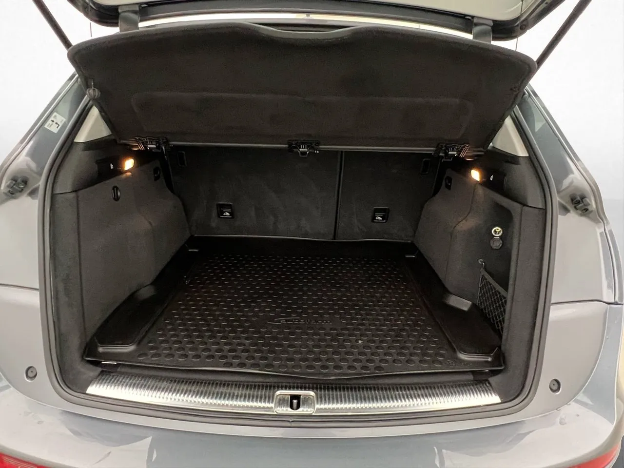 Vehicle image 28