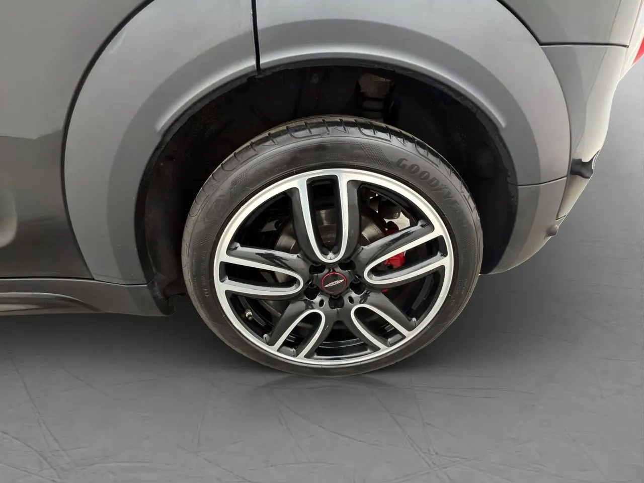 Vehicle image 33